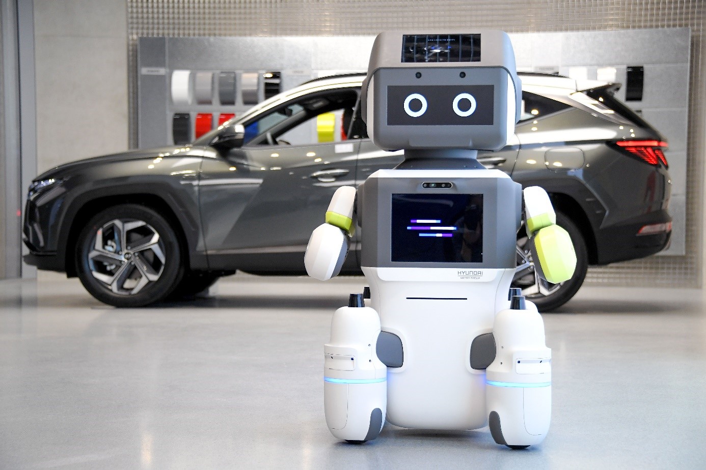 V showroome Hyundai sa o zákazníkov postará robot „DAL-e“