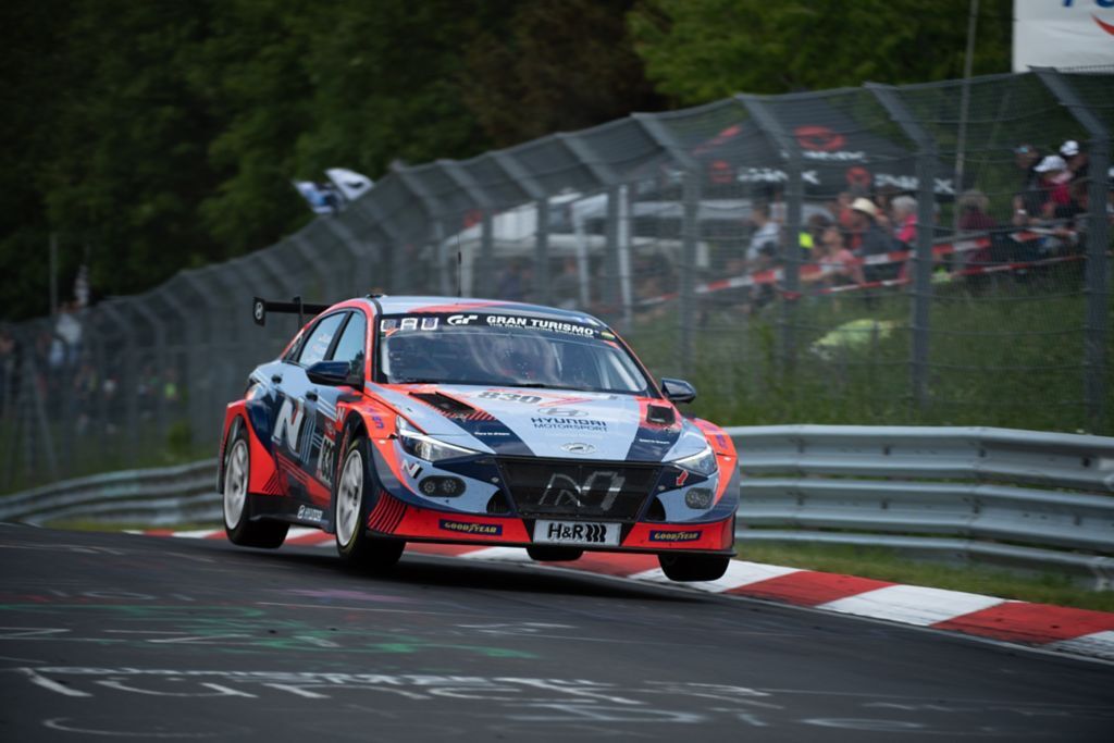 Hyundai Elantra N TCR na slávnej 24-hodinovke na Nürburgring