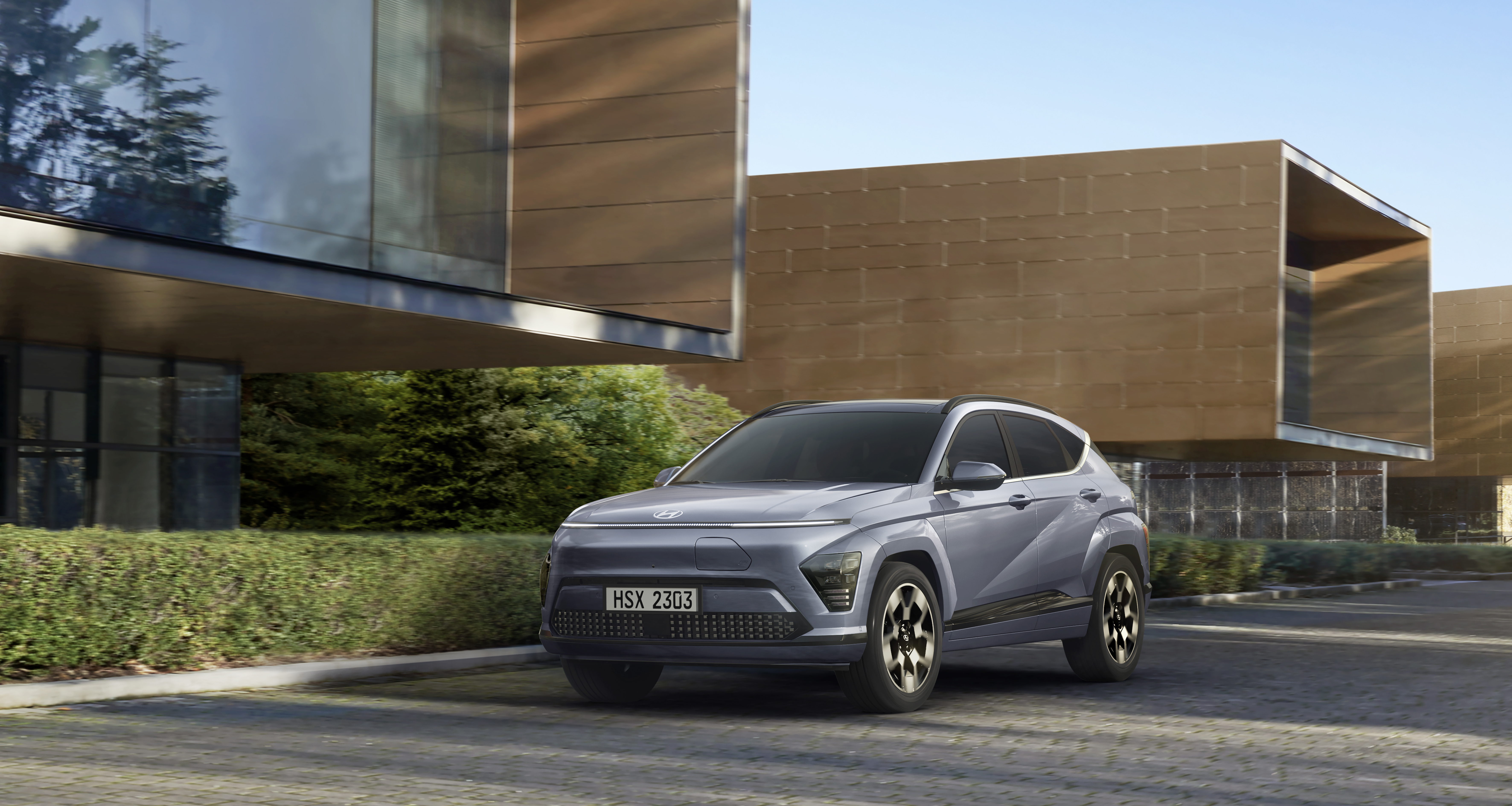 Úplne nový a vylepšený všestranný model KONA urýchľuje víziu elektrifikácie značky Hyundai s dlhším dojazdom a pokročilými funkciami