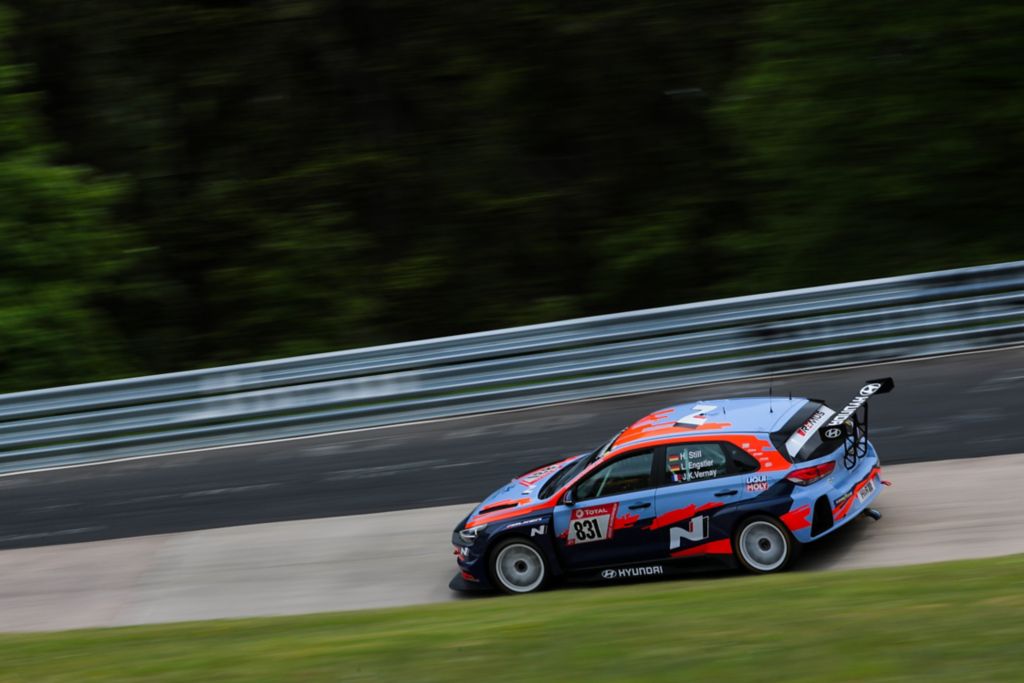 Hyundai Motorsport obsadil na 24 hodinovom podujatí na Nürburgring skvelé 1. a 2. miesto